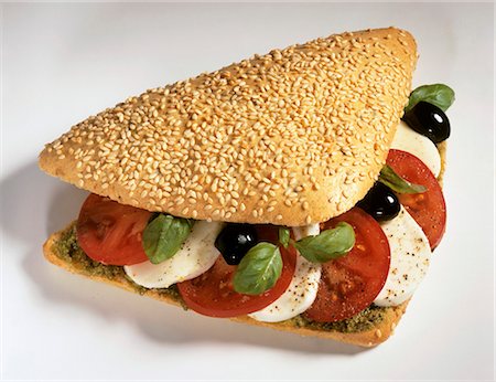 sesame - Sesame roll filled with tomato, mozzarella and basil Stock Photo - Premium Royalty-Free, Code: 659-03534225