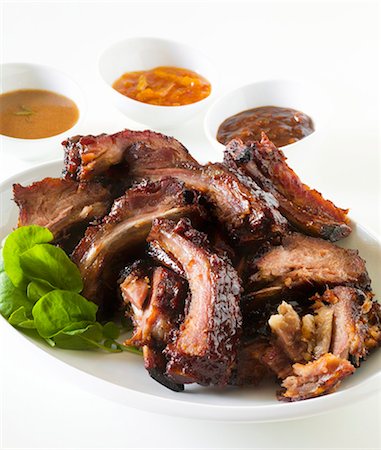 rib - Barbecue Pork Ribs with Dipping Sauces Foto de stock - Sin royalties Premium, Código: 659-03535033