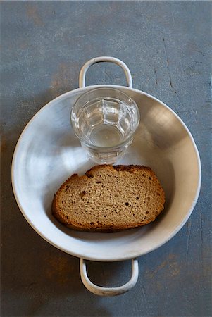 rye bread - Bread and water in a dish on a grey background Stock Photo - Premium Royalty-Free, Code: 659-03535195