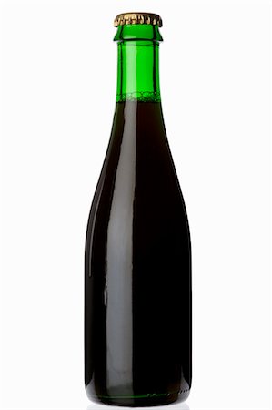 A bottle of stout (dark beer) Stock Photo - Premium Royalty-Free, Code: 659-03535692