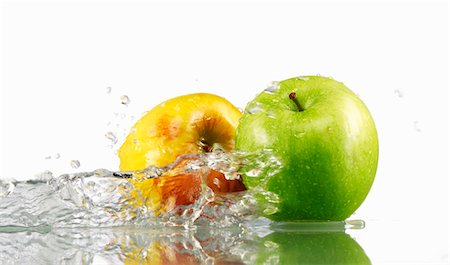 simsearch:659-07610418,k - One green and one yellow apple with splashing water Stock Photo - Premium Royalty-Free, Code: 659-03536605