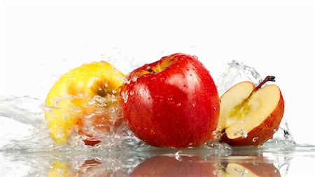 simsearch:659-07610418,k - Red and yellow apples with splashing water Stock Photo - Premium Royalty-Free, Code: 659-03536606