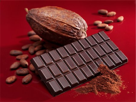 Barre de chocolat, cacao en poudre, fruits de cacao et de fèves de cacao Photographie de stock - Premium Libres de Droits, Code: 659-03536687