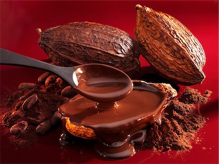 Sauce au chocolat, cacao en poudre, cacao et fruits de cacao Photographie de stock - Premium Libres de Droits, Code: 659-03536689