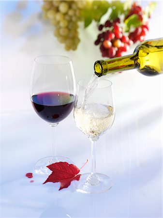 simsearch:659-06186663,k - Pouring white wine into glass, glass of red wine, grapes, autumn leaf Stock Photo - Premium Royalty-Free, Code: 659-03536916