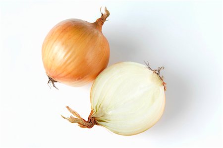 Whole onion and half an onion Stock Photo - Premium Royalty-Free, Code: 659-03537532