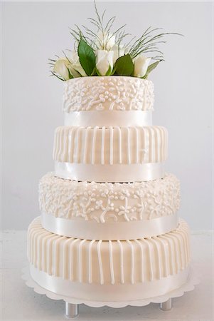 sweet   no people - Four-tiered white wedding cake with floral decoration Stock Photo - Premium Royalty-Free, Code: 659-03537572