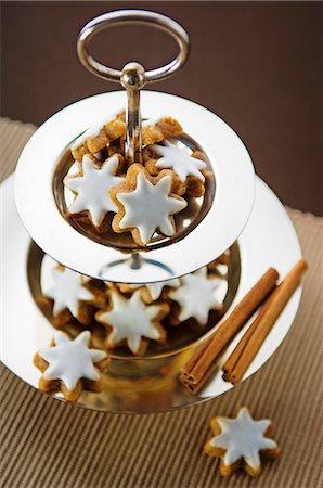 Cinnamon stars on tiered stand Stock Photo - Premium Royalty-Free, Code: 659-03537704