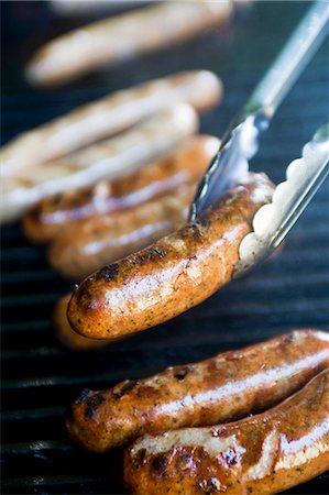 Sausages on a barbecue (close-up) Stock Photo - Premium Royalty-Free, Code: 659-03530030