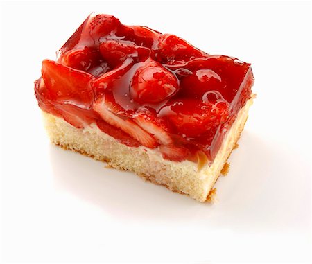 simsearch:659-01848790,k - A piece of strawberry cake Stock Photo - Premium Royalty-Free, Code: 659-03530136