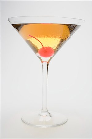 simsearch:659-01850296,k - Manhattan with cocktail cherry Stock Photo - Premium Royalty-Free, Code: 659-03530403