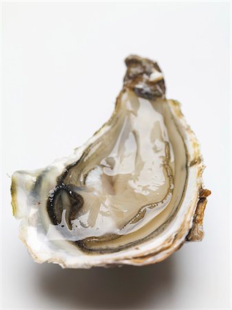 simsearch:659-03535097,k - Half an oyster Foto de stock - Sin royalties Premium, Código: 659-03530461