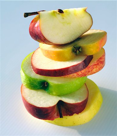 simsearch:400-05367726,k - Slices of different apples, stacked Stock Photo - Premium Royalty-Free, Code: 659-03530995