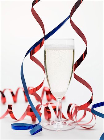 party decoration - Glass of sparkling wine with party decorations Stock Photo - Premium Royalty-Free, Code: 659-03531011