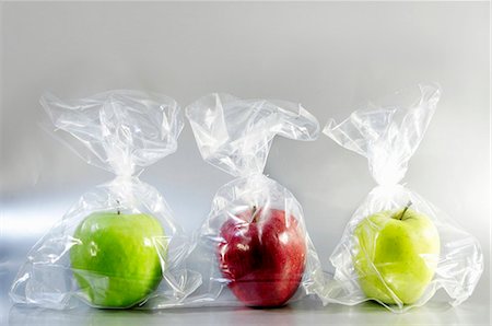 simsearch:659-07610418,k - Three apples in plastic bags Stock Photo - Premium Royalty-Free, Code: 659-03531663