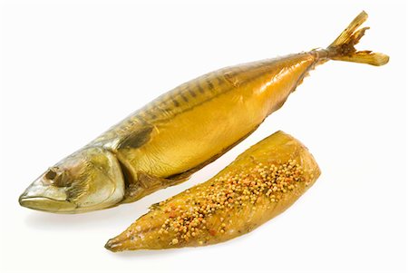 simsearch:659-03535097,k - Whole smoked mackerel and seasoned, smoked fillet Foto de stock - Sin royalties Premium, Código: 659-03532446