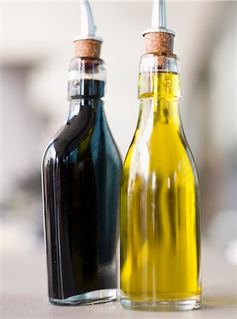 pourer - Balsamic vinegar and olive oil in bottles Stock Photo - Premium Royalty-Free, Code: 659-03532786
