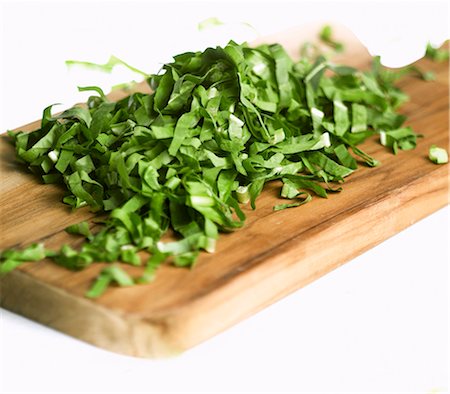parsley - Shredded parsley on chopping board Stock Photo - Premium Royalty-Free, Code: 659-03532900