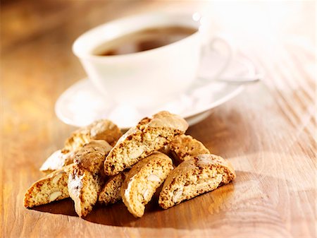 Cantuccini with a cup of tea Stock Photo - Premium Royalty-Free, Code: 659-03533062