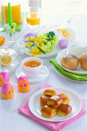 simsearch:659-06184015,k - Pastries, bread rolls and eggs on Easter breakfast table Stock Photo - Premium Royalty-Free, Code: 659-03533742