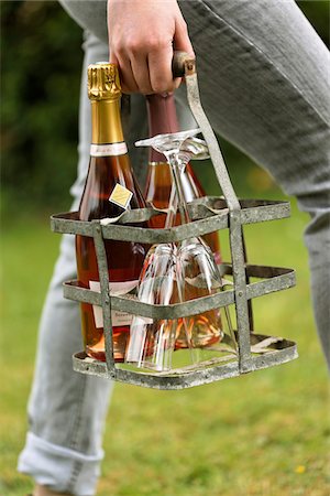 simsearch:825-05985931,k - Person holding a metal bottle carrier with glasses and bottles of Champagne Stock Photo - Premium Royalty-Free, Code: 652-05807173