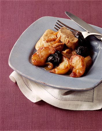 Pork filet mignon with apples and prunes Stock Photo - Premium Royalty-Free, Code: 652-05807322
