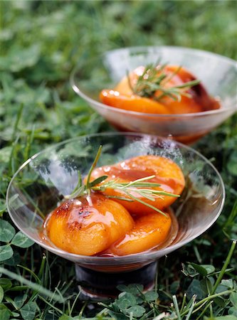 Peaches with rosemary and honey Stock Photo - Premium Royalty-Free, Code: 652-05807467
