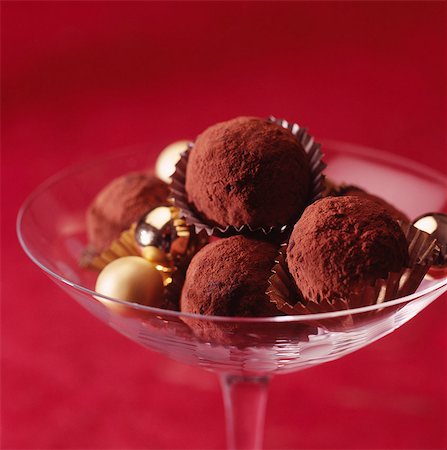 Chocolate truffles Stock Photo - Premium Royalty-Free, Code: 652-05807482