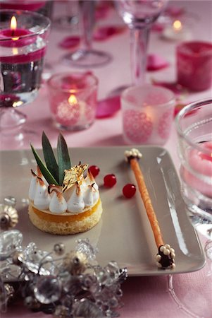 saint valentin - Biscuit de meringue ananas et de citron Photographie de stock - Premium Libres de Droits, Code: 652-05807701
