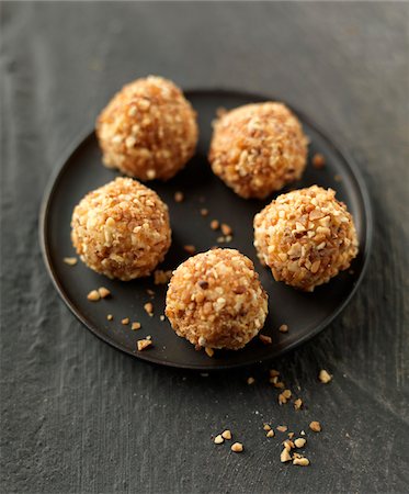 simsearch:652-03804848,k - White chocolate and crushed almond truffles Stock Photo - Premium Royalty-Free, Code: 652-05808429