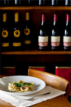 Plate of tortellonis with basil,shallots and breadcrumbs in a wine bar Stock Photo - Premium Royalty-Free, Code: 652-05808579