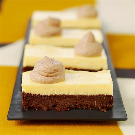 single lemon - Chocolate and lemon cake Stock Photo - Premium Royalty-Free, Code: 652-05808738