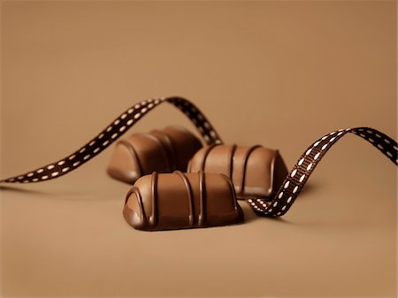 Chocolates and ribbon Stock Photo - Premium Royalty-Free, Code: 652-05808875