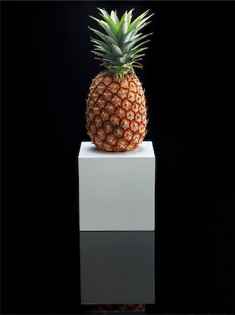 pedestal - Pineapple Stock Photo - Premium Royalty-Free, Code: 652-05809510