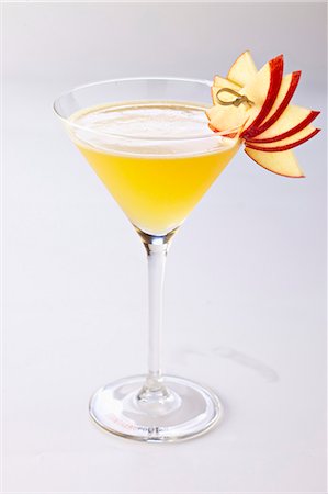 simsearch:652-03802277,k - Vodka and apple cocktail Stock Photo - Premium Royalty-Free, Code: 652-07655585