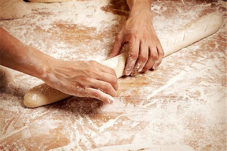 Marking regular lines on the baguette with a razor blade Stock Photo - Premium Royalty-Free, Code: 652-07655760