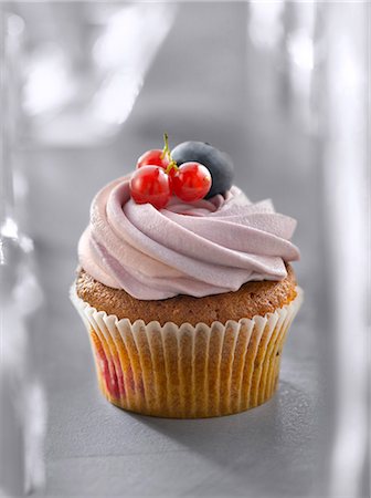 Summer fruit cupcake Foto de stock - Sin royalties Premium, Código: 652-07655855