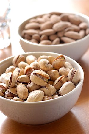 pistachio - pistachios and almonds Stock Photo - Premium Royalty-Free, Code: 652-01668027