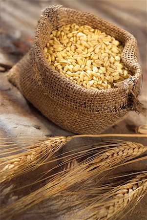 sack - grains of wheat Stock Photo - Premium Royalty-Free, Code: 652-01669200