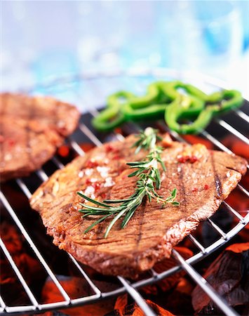 simsearch:825-05985428,k - Grilled meat Stock Photo - Premium Royalty-Free, Code: 652-01670352