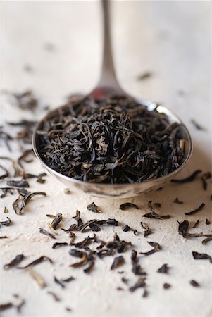 Spoonful of loose black tea Stock Photo - Premium Royalty-Free, Code: 652-02222281