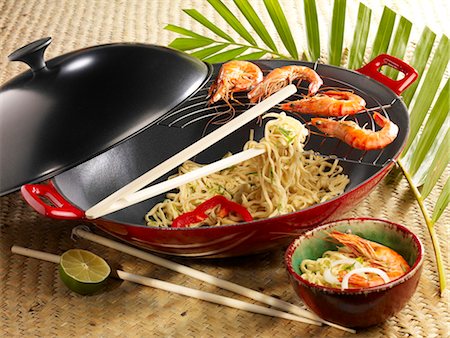 Noodles and shrimps cooked in a wok Stock Photo - Premium Royalty-Free, Code: 652-03635279