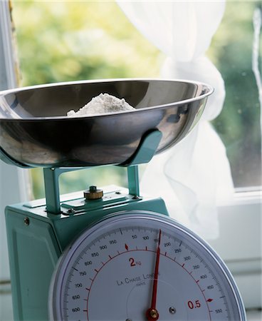 Flour on the scales Stock Photo - Premium Royalty-Free, Code: 652-03633288