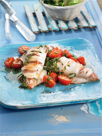 simsearch:825-05985428,k - Grilled squid with tomatoes and herbs Stock Photo - Premium Royalty-Free, Code: 652-03804220