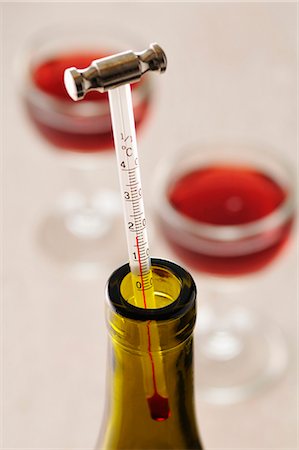 Thermomètre à vin Photographie de stock - Premium Libres de Droits, Code: 652-03804700