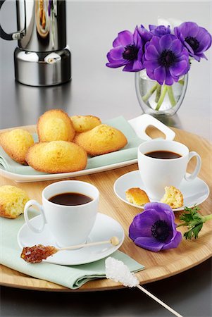 Coffee for two with Madeleines Stock Photo - Premium Royalty-Free, Code: 652-03805211