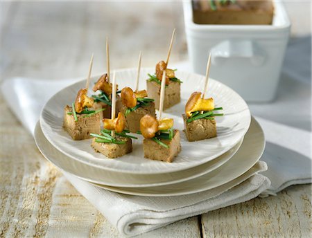 simsearch:652-03804848,k - Bite-size foie gras with mushrooms and chives Stock Photo - Premium Royalty-Free, Code: 652-03801253