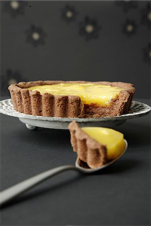 single lemon - Lemon tart Stock Photo - Premium Royalty-Free, Code: 652-03801833