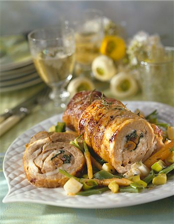 Rolled and stuffed roast veal with vegetables Stock Photo - Premium Royalty-Free, Code: 652-03801986