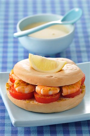 Shrimp,curry and tomato bagel sandwich Foto de stock - Sin royalties Premium, Código: 652-03803969